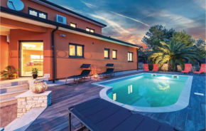 Amazing Home In Fazana